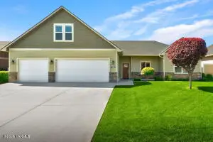 7306 Whitman Ave, Yakima, WA 98903 - #1