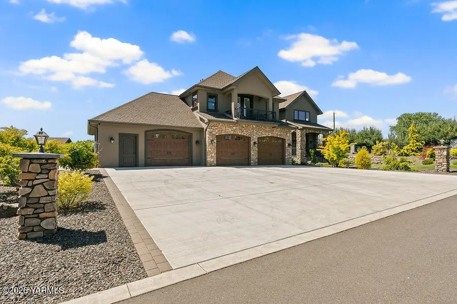 7904 Scenic Dr, Yakima, WA 98908 - #2