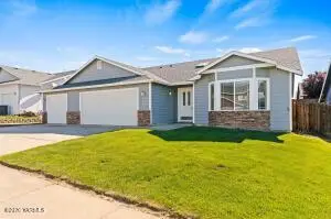 505 N Iler St, Moxee, WA 98936 - #2