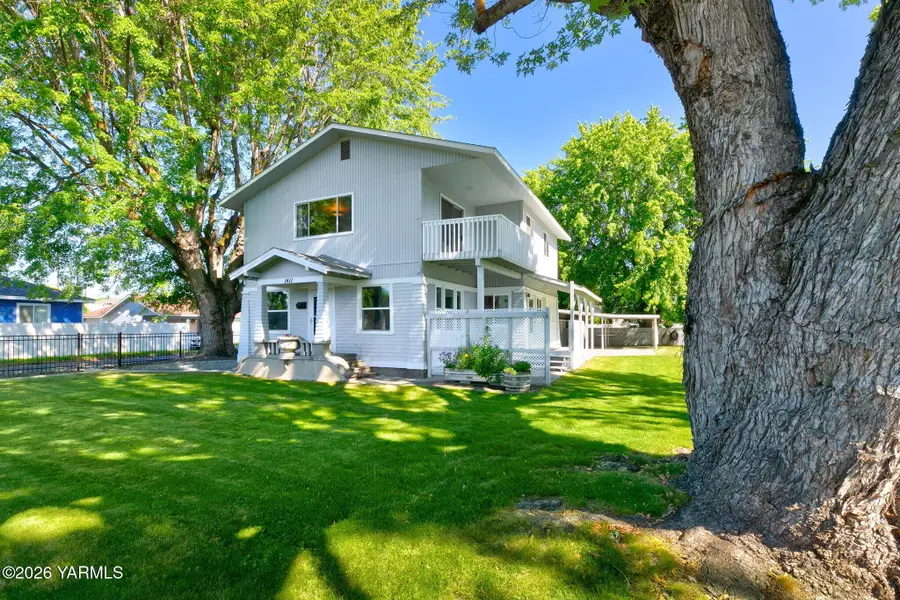 1411 W Viola Ave, Yakima, WA 98902 - #2