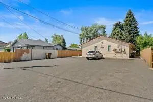 706 N 15th Ave, Yakima, WA 98902 - #1