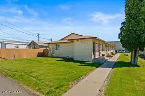 722 N 3rd Ave, Yakima, WA 98902 - #3