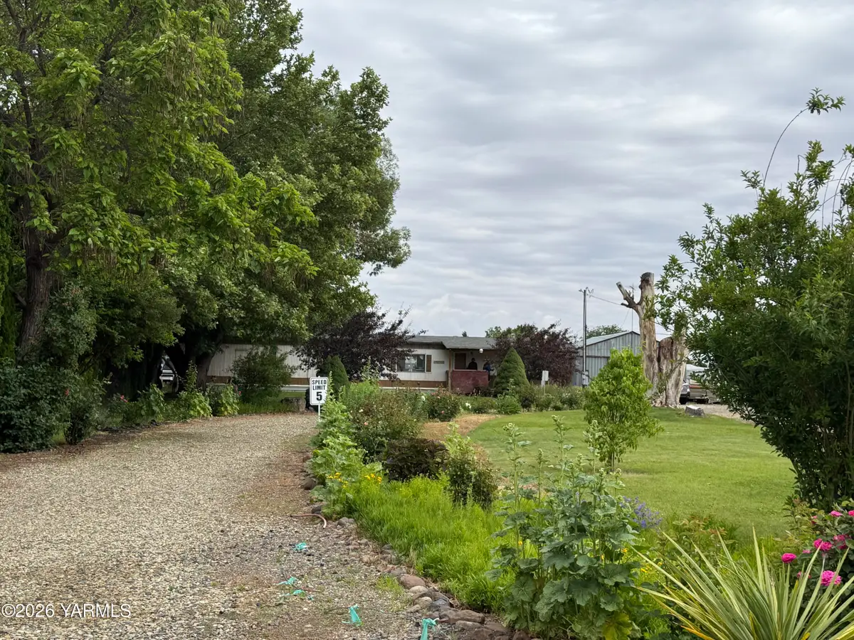 148002 W North River Rd, Prosser, WA 99350 - #1