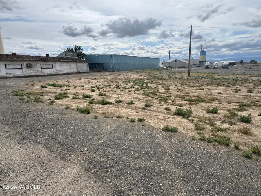 3940 Harrah Rd, Harrah, WA 98933 - #2