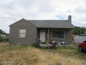 907 S 8th Ave, Yakima, WA 98903 - #1