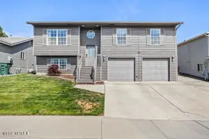 415 S 82nd Ave, Yakima, WA 98908 - #1