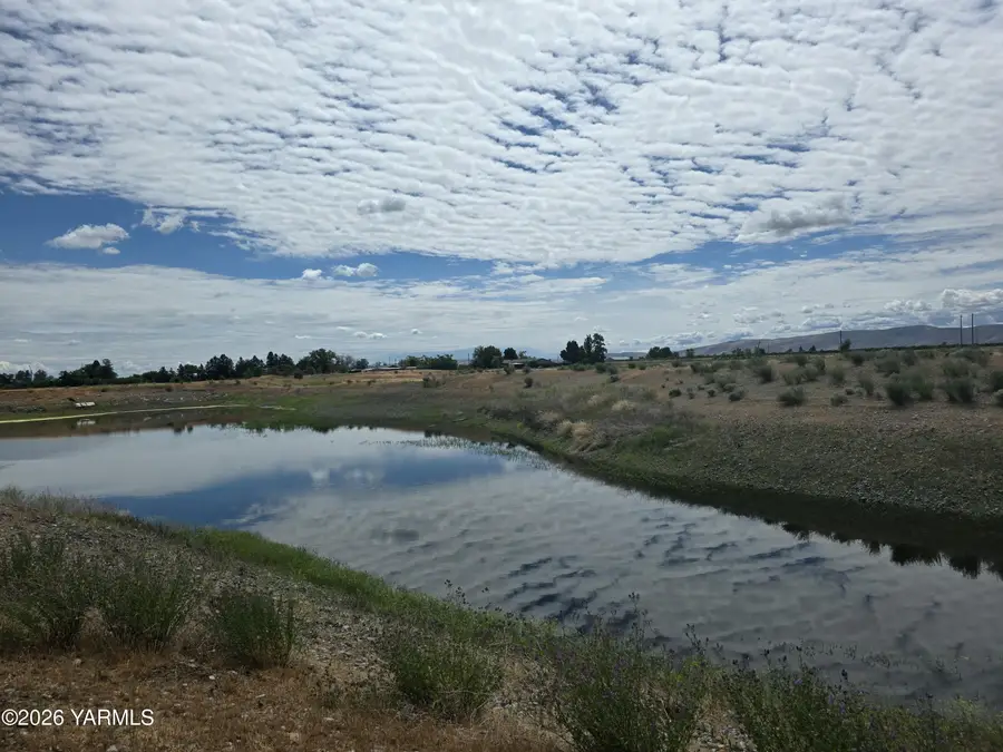 5451 Branch Rd, Wapato, WA 98951 - #3