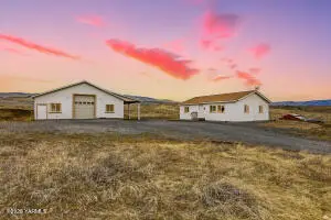 256 Wenas View Dr, Selah, WA 98942