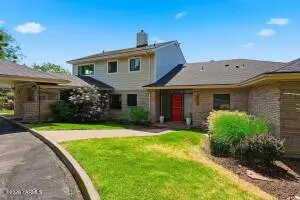 3712 W Chestnut Ave, Yakima, WA 98902 - #2