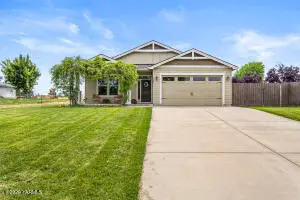 1720 W King St, Grandview, WA 98930