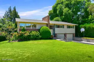 4906 Douglas Dr, Yakima, WA 98908
