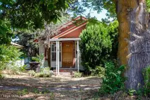809 S 8th Ave, Yakima, WA 98902