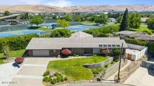 411 N 36th Ave, Yakima, WA 98902 - #1
