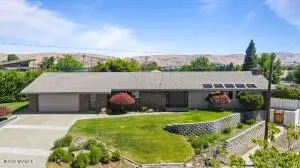 411 N 36th Ave, Yakima, WA 98902 - #2