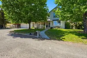 530 Wakatak Rd, Yakima, WA 98908