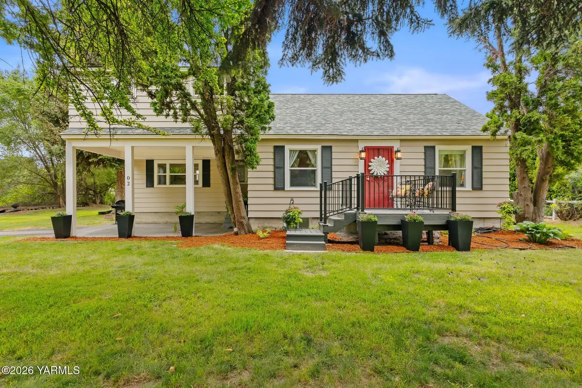 702 Pioneer Ln, Union Gap, WA 98903 - #1