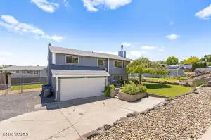 210 W Goodlander Rd, Selah, WA 98942 - #3