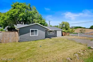 502 Friedline Rd, Yakima, WA 98908 - #1