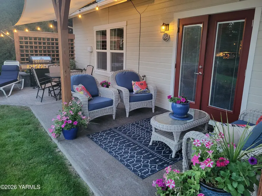 8002 Vialago Pky, Zillah, WA 98953 - #2