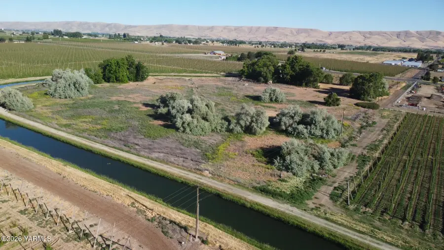 180002 W King Tull Rd, Grandview, WA 98930 - #2