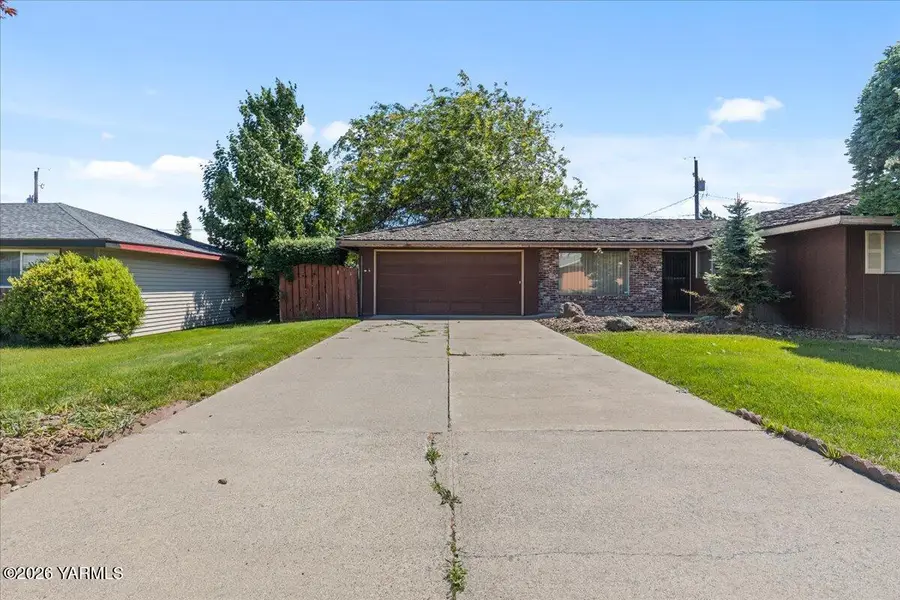 3102 W Viola Ave, Yakima, WA 98902 - #3