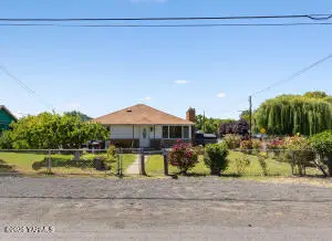1916 S 10th Ave, Yakima, WA 98903 - #2