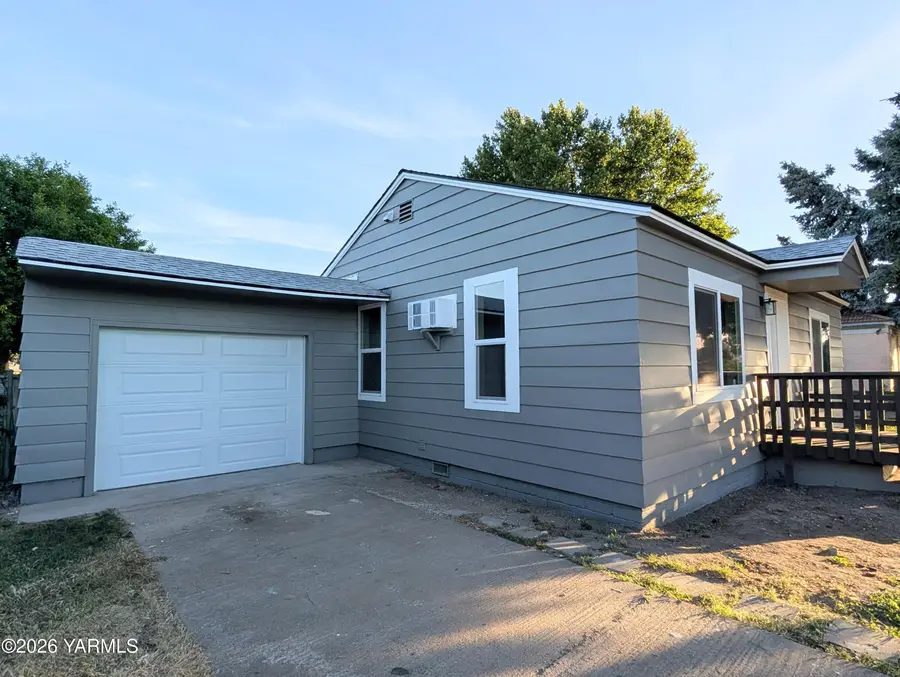 1306 W Washington Ave, Union Gap, WA 98903 - #2