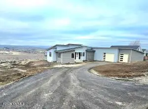 151 Lookout Point Dr, Selah, WA 98942 - #2