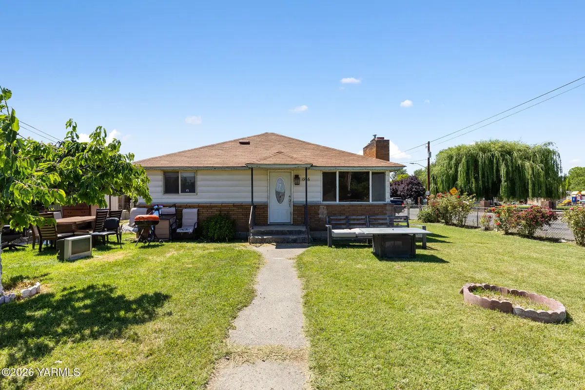 1916 S 10th Ave, Union Gap, WA 98903 - #1