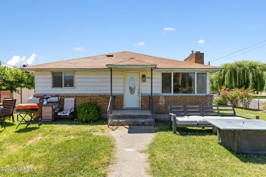 1916 S 10th Ave, Union Gap, WA 98903 - #3