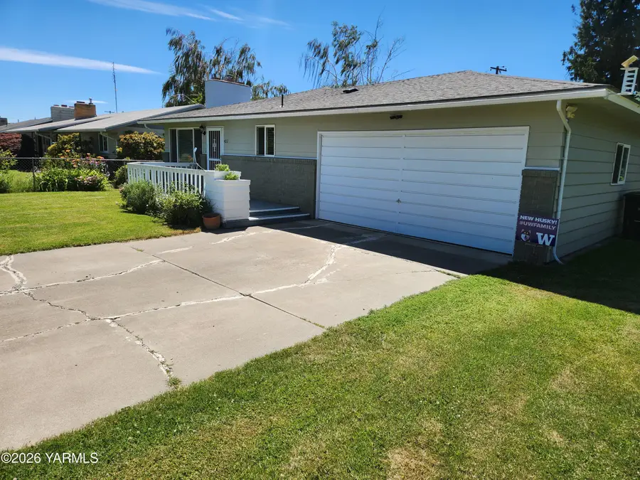 402 S 69th Ave, Yakima, WA 98908 - #3