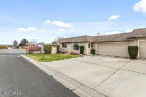 100 N 60th Ave #1, Yakima, WA 98908