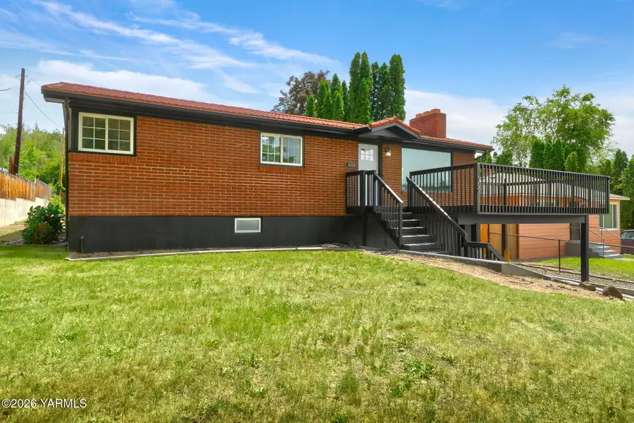 909 S 23rd Ave, Yakima, WA 98902 - #2