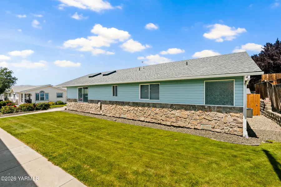 9503 W Walnut St, Yakima, WA 98908 - #3