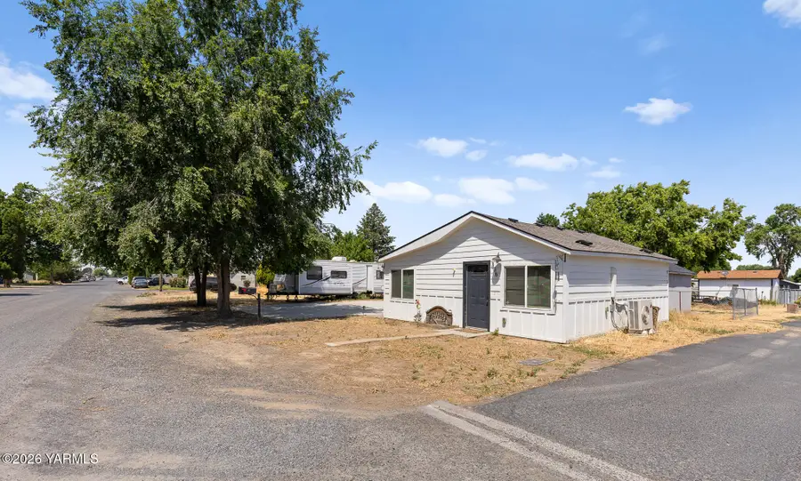 306 E 5th, Warden, WA 98857 - #3