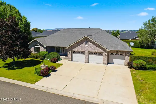 7703 Easy St, Yakima, WA 98903