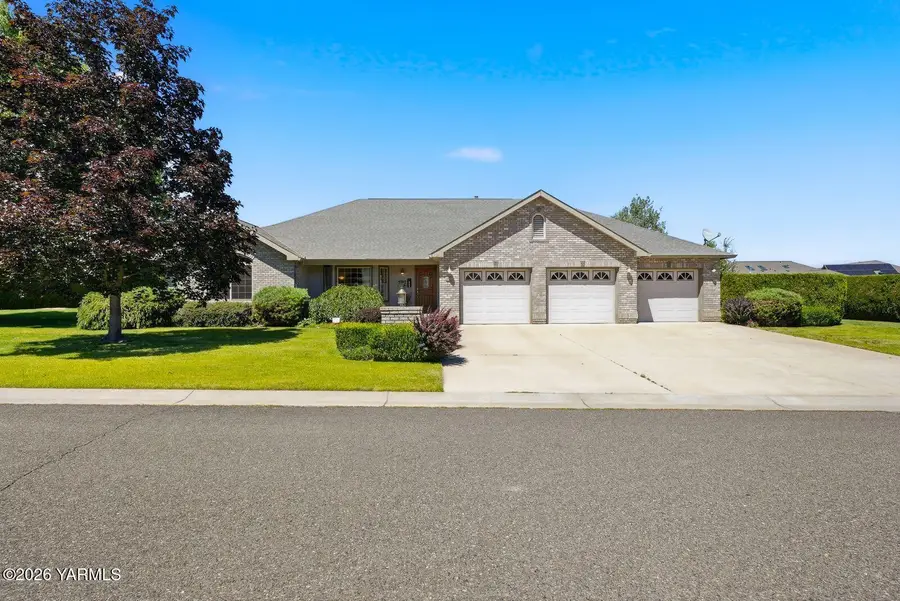 7703 Easy St, Yakima, WA 98903 - #2