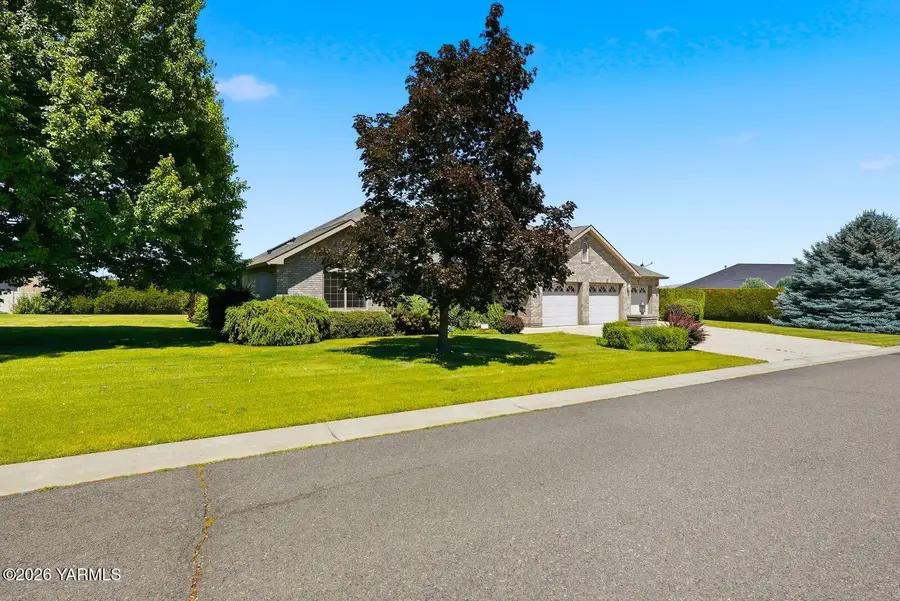 7703 Easy St, Yakima, WA 98903 - #3
