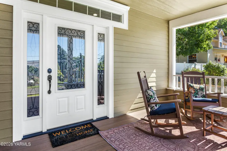 3705 W Chestnut Ave, Yakima, WA 98902 - #2