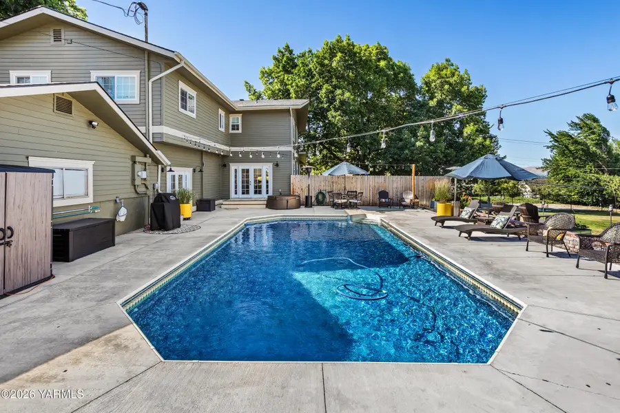 3705 W Chestnut Ave, Yakima, WA 98902 - #3