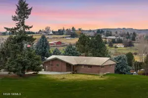 243 Collins Rd, Selah, WA 98942