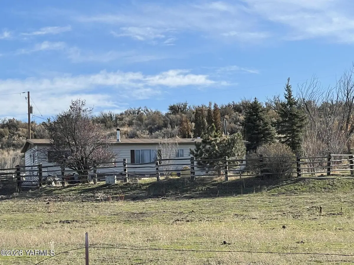 120 W Pine Hollow Rd Ave, Yakima, WA 98903 - #1