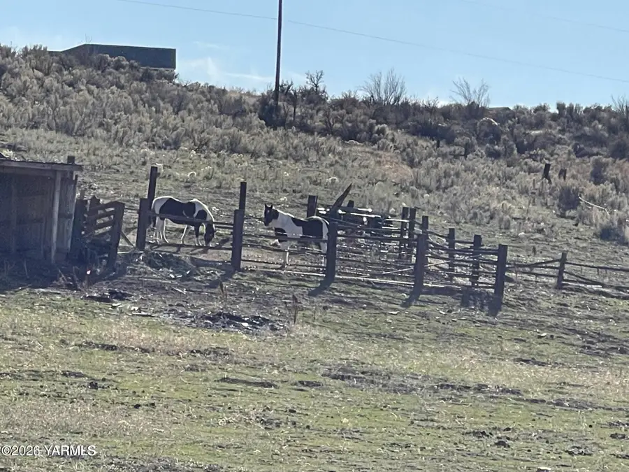 120 W Pine Hollow Rd Ave, Yakima, WA 98903 - #2