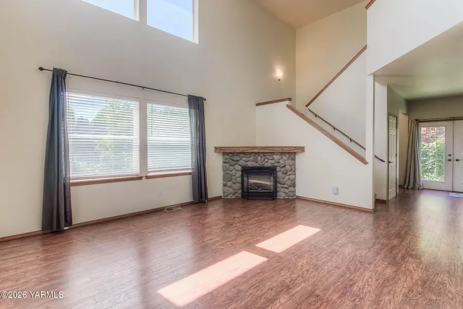 1406 S 79th Ave, Yakima, WA 98908 - #3