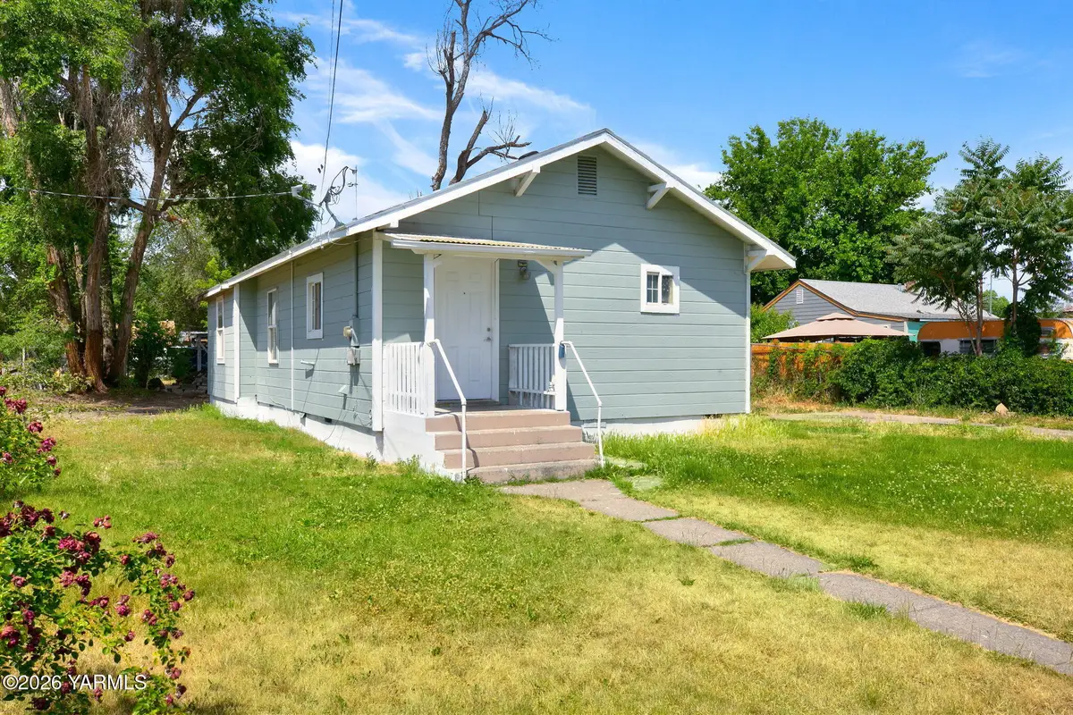 10 S 10th St, Yakima, WA 98901 - #1
