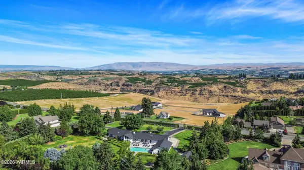 7102 Scenic Dr, Yakima, WA 98908