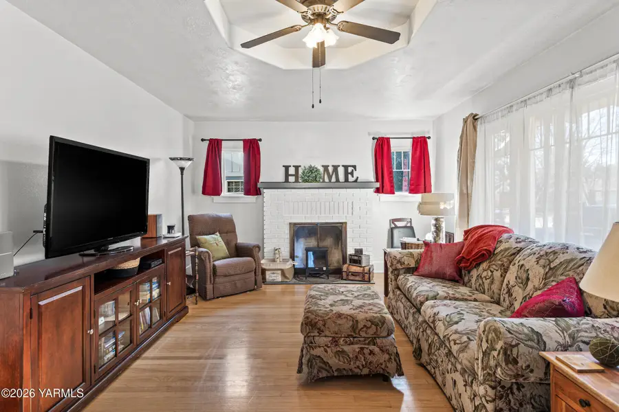 401 S 17th Ave, Yakima, WA 98902 - #3