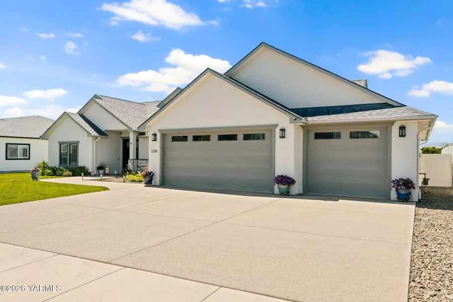 2200 S 96th Ave, Yakima, WA 98903 - #2