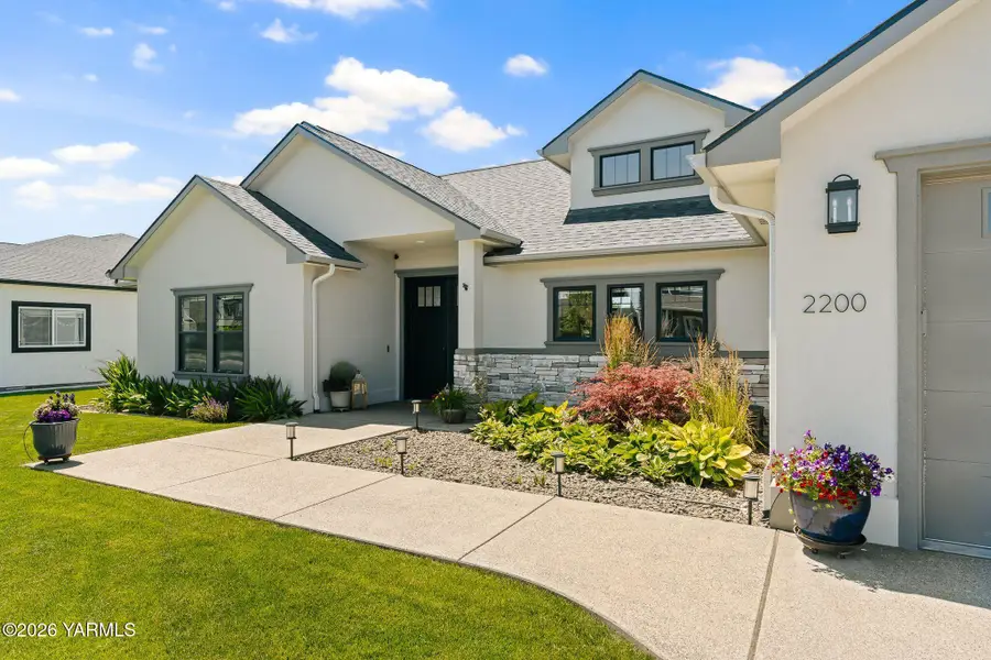2200 S 96th Ave, Yakima, WA 98903 - #3
