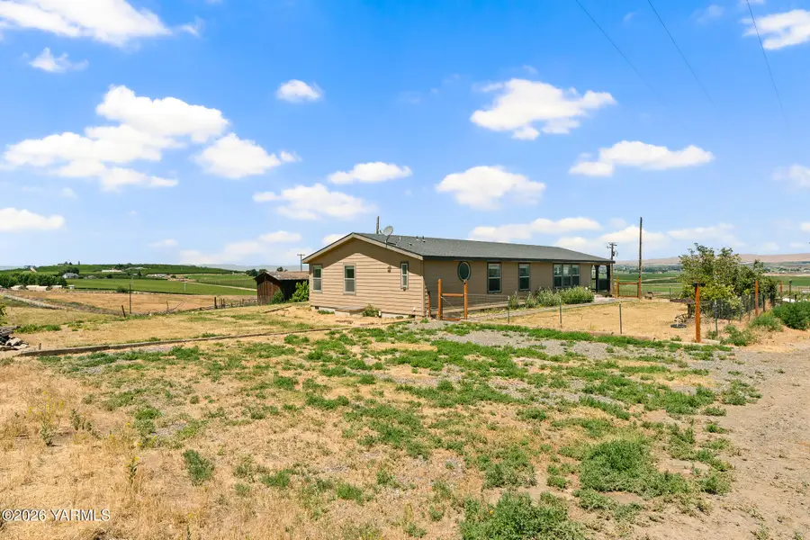 1351 Nass Rd, Granger, WA 98932 - #3